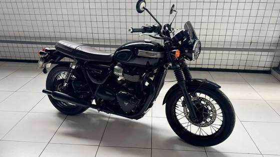 TRIUMPH BONNEVILLE T100 BLACK 900 